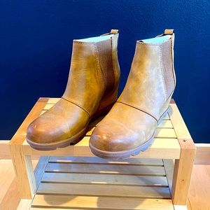 SOREL JOAN OF ARTIC WEDGE II CHELSEA BOOT. Size 8.5